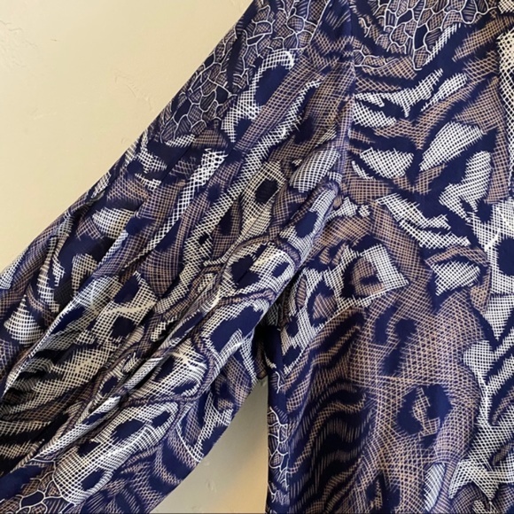 Parker Silk Navy Blue & White Print Button Down Blouse Small - Picture 4 of 11